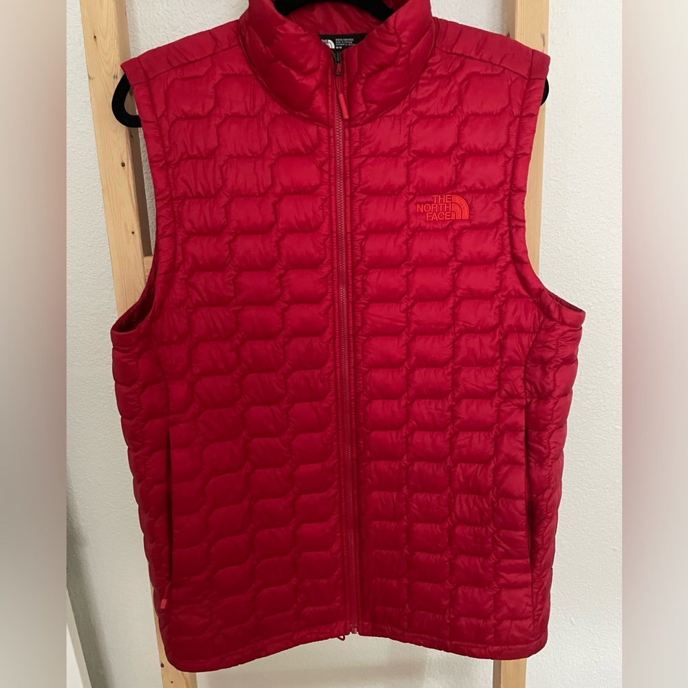 Men’s North Face Vest - Red (Size M)